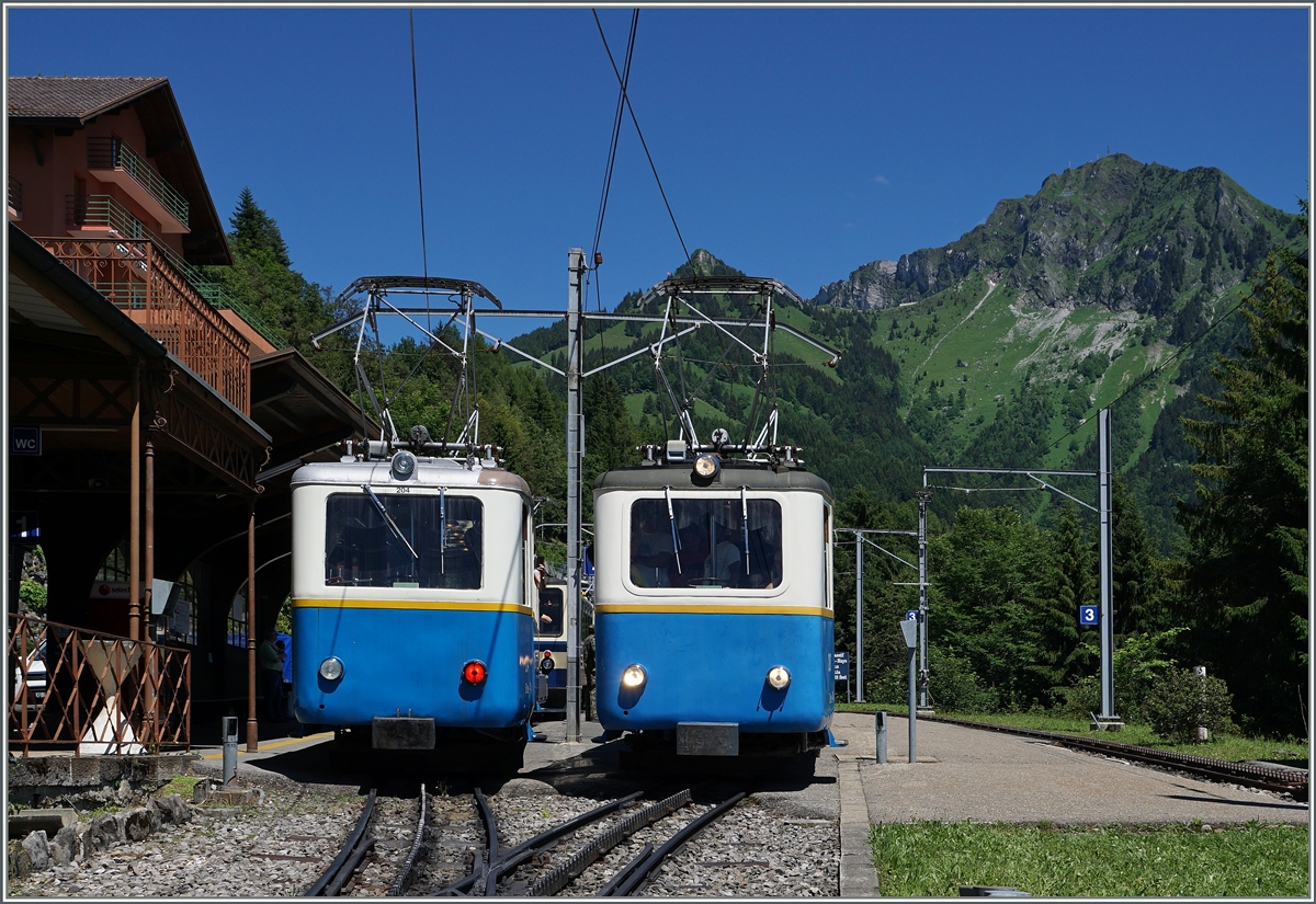 Zwei Bhe 2/4 kreuzen sich in Caux.
3. Juli 2016