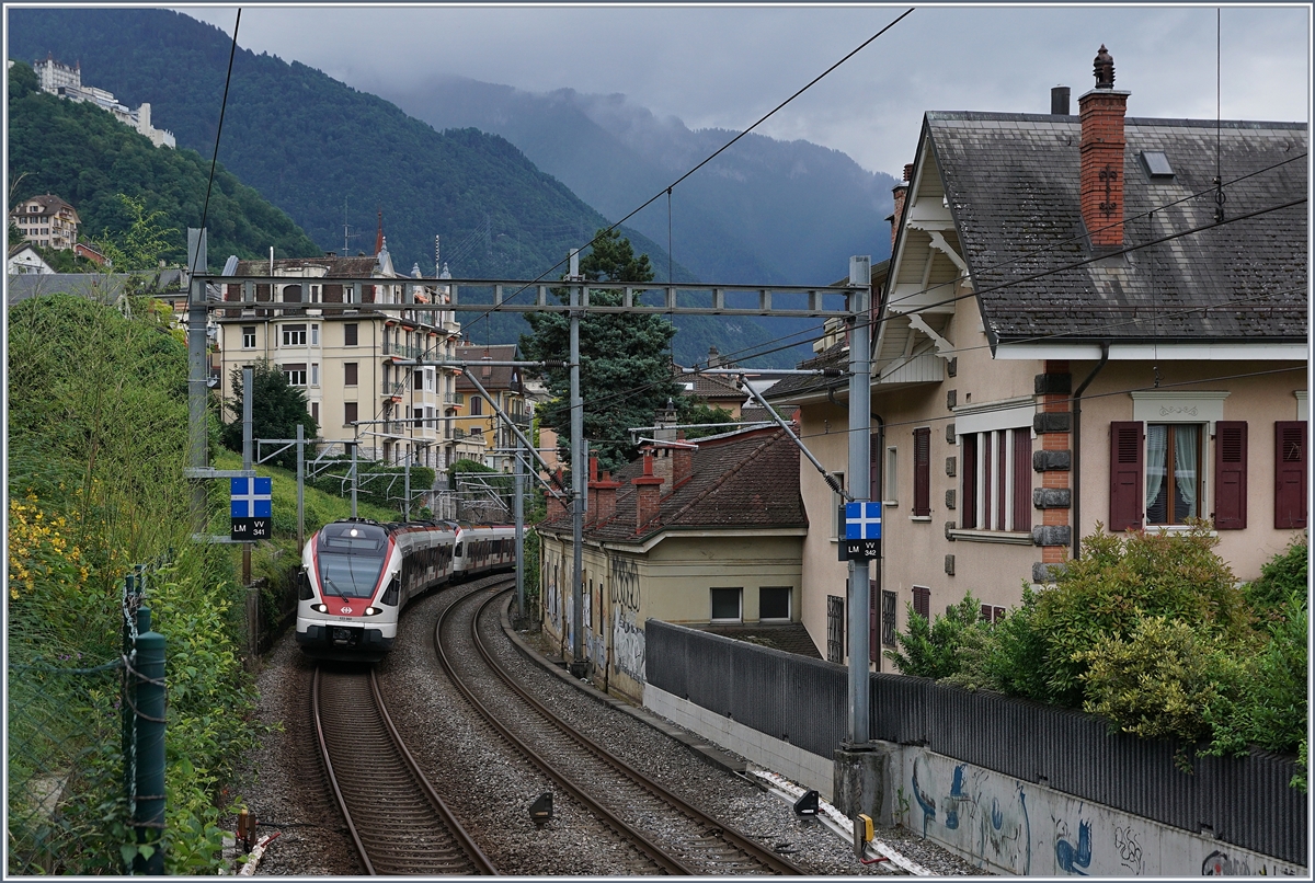 Zwei SBB RABe 523 auf dem Weg in Richtung Lausanne verlassen Montreux. 

15. Juni 2020