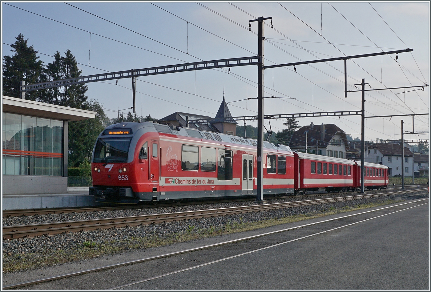 Der CJ Be 4/4 653 (ähnlich dem MOB Serie 9000  Alpina ) erreicht mit seinem R 37 von Tavannes sein Ziel Le Noirmont. 

26. Juni 2024