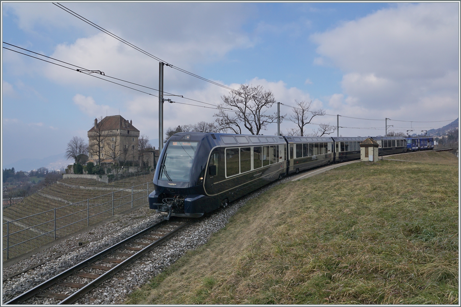 Der MOB Spurwechsel Zug GPX 4065 von Interlaken nach Montreux ist bei Châtelard VD schon fast am Ziel seiner Reise.

8. Feb. 2023