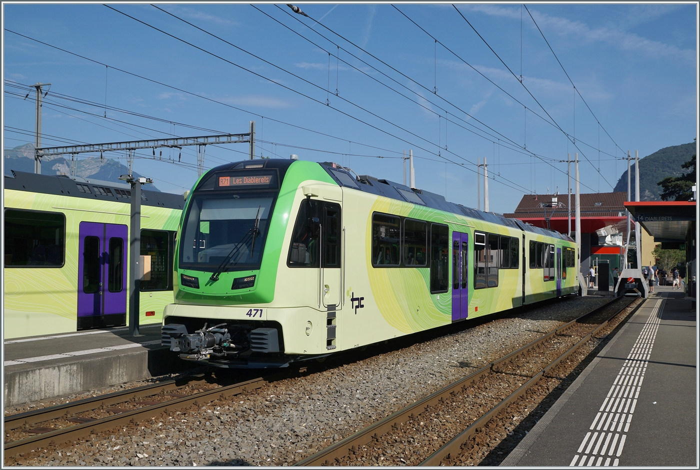 Der neue TPC ABe 4/8 471 steht in Aigle und wartet als R71 auf die Abfahrt nach Les Diablerets. 

27. Juli 2024