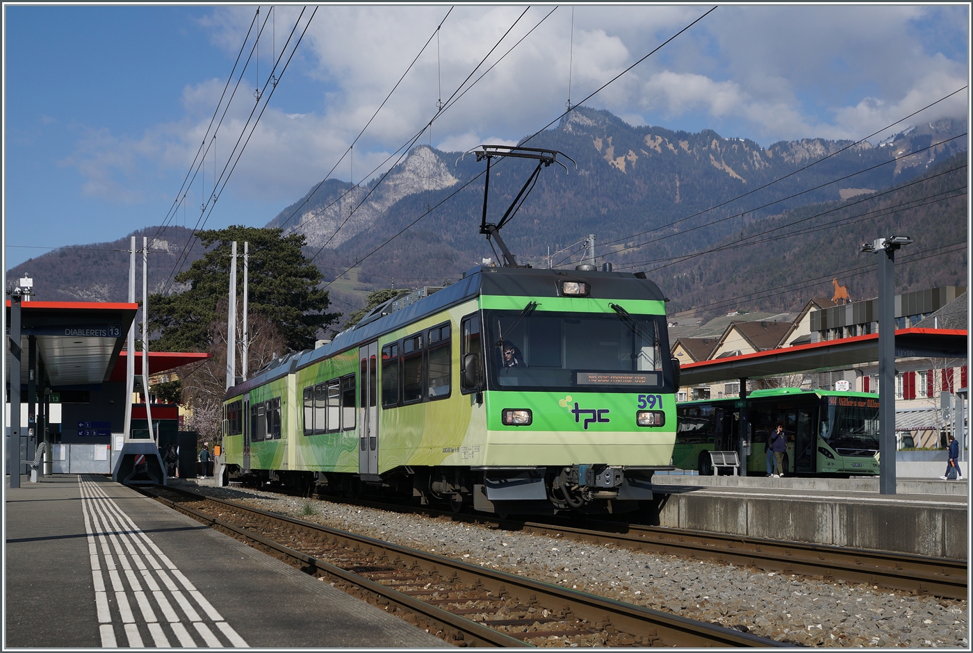 Der TPC Beh 4/8  591 wird in Aigle für die Abfahrt nach Les Diablerets vorbereitet. 

17. Feb. 2024