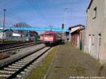 IC mit 101 069-- mit Ziel Ostseebad Bint bei der Ausfahrt aus Bergen auf R�gen am 19.4.13