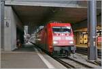 Die DB 101 067-7 ist mit dem Night-Jet aus Berlin/Praha in Basel SBB angekommen. Hier wird der Zug für die Weiterfahrt nach Zürich von einer SBB Lok übernommen.

15. März 2025