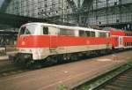  Verkehrsrot statt Orange  klangte es in die Corridors of Power bei DB -und das etwas aufst�ndischen Bw Frankfurt-I mahlte der orange Bauchand von 111 175 ins Verkerhsrot um: Frankfurt-am-Main, 28