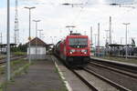 187 120 mit einem G�terzug bei der Durchfahrt im Bahnhof Gro�korbetha am 1.6.22