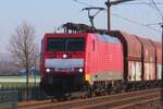 Kohlezug nach Amsterdam-Westhaven mit 189 051 passiert am 19 Januar 2024 Hulten.