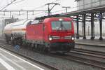 Ganze zwei Gaskesselwagen hat 193 314 als der Mischguterzug 60601 am Haken bei durchfahren von Amersfoort am 21 Februar 2023.