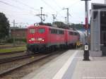 EGP 140 853-3 & 140 824-4 mit dem Kreidezug kurz vor der Abfahrt in Bergen auf R�gen am 12.8.13