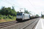 186 437 mit einen Kesselzug bei der Durchfahrt in Niemberg am 30.7.20