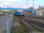 SRI 151 170 macht sich gleich auf dem R�ckweg um die 2 G�terzugh�lfte zuholen und rangiert sich aufs Abfahrgleis in Bergen auf R�gen am 8.5.13