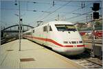 Der ICE nach Hamburg verl�sst Wien West Bahnhof. 

Analogbild vom 1. Mai9 2001