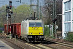 Am 20 J�nner 2017 durchfahrt ECR 186 174 mit Leerschrottzug K�ln S�d.