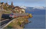Ein FS Treniatila ist als EC von Domodossola nach Genève unterwegs und konnte kurz vor Sonnenuntergang zwischen St-Saphorin und Rivaz fotografiert werden.