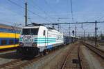 Der Starzug des Tages: 186 258 (Lineas Werbelok und fahrender dankesch�n f�r die Sorgpersonale w�hrend der COVID-19 Krise) treft am 14 April 2022 mit der VSOE (Amsterdam Centraal->Venezia San Lucia)