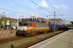 Am 13 M�rz 2012 steht LOCON 9902 mit ein M�llzug in Boxtel und wartet die Passage einer ICs ab.