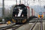 Am 26 November 2020 treft RFO 7110 mit ein Containerzug in Blerick ein.