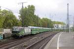 RTB 193 832 schleppt ein Autozug durch K�ln S�d am 24 September 2018.