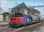 Die SBB Cargo Eem 923 019-4 ist in Lausanne mit einem Güterzug auf dem Weg nach Lausanne Triage.
