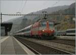 Noch im Swiss-Express Farbkleid konnte die SBB Re 4/4 II in Stein S�ckingen abgelichtet werden.