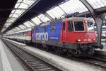 Mit ein EC nach Singen und Stuttgart steht am 26 Mai 2019 SBB 421 392 in Zürich HB.