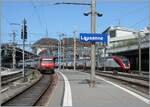 Lausanne mit auf die Abfahrt wartenden Zügen: Links Re 460 mit einem IR nach Brig und rechts ein RABe 502  Twindexx  als IC nach St. Gallen. 

2. Mai 2025

  