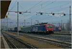 Die SBB Re 474 012 mit einer RoLa in Domodossola.