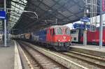 Die SBB Re 6/6 11674 (Re 620 074-5) wartet mit ihrem  Spaghetti  Zug in Lausanne auf die Abfahrt.
17. Okt .2025