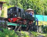 Die SEG G 2x 2/2 105 der Blonay Chamby Bahn wird  in Chaulin mit Wasser und Kohle versorgt um eine weitere Fahrt nach Blonay zu unternehmen.