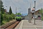 Ein BLS RBDe 565 verlässt Büren an der Aare in Richtung Lyss.