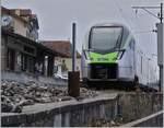 Der von der Region Alps gemietet BLS RABe 528 109 wartet in St-Gingolph auf die Abfahrt als R91 nach Brig.