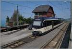 Das hübsch renovierte Bahnhofsgebäude in Chamby mit dem passenden CEV MVR ABeh 2/6 7503  Blonay-Chamby  als Regionalzug nach Les Avants.