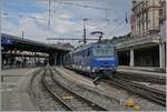 Die MOB Ge 4/4 8001 verl�sst mit dem GoldenPass Express GPX 4068 nach Interlaken Ost den  Bahnhof von Montreux.