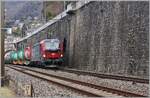 Die von SBB SBB Cargo gemietete 193 080 ist bei Veytaux-Chillon mit einem Güterzug auf dem Weg in Richtung Wallis.
