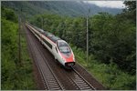 Ein SBB ETR 610 auf der Fahrt nach Norden kurz vor Varzo.