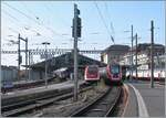 Gleich drei verschiedene Triebwagenzüge zeigen sich in Lausanne: Im Hintergrund wartet ein SBB RABe 503 ETR 610  Pinocchio  als EC auf die Abfahrt nach Milano C, in der Mitte steht ein SBB RABe 500 ICN als IC5 nach Zürich HB und gleich daneben wartet ein SBB RABe 502  Twindexx  als IR 15 von Luzern nach Genève Aéroport auf die baldige Weiterfahrt.

5. Nov. 2024
