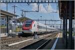 Ein SBB RABDe ICN 500 von Lausanne nach Zürich fährt in Chavonray ohne Halt durch. 

5. Juli 2025
