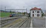 Der RE 18124 Neuchâtel (12:06) nach Frasne (13:06) bei der Durchfahrt in Les Verrières.